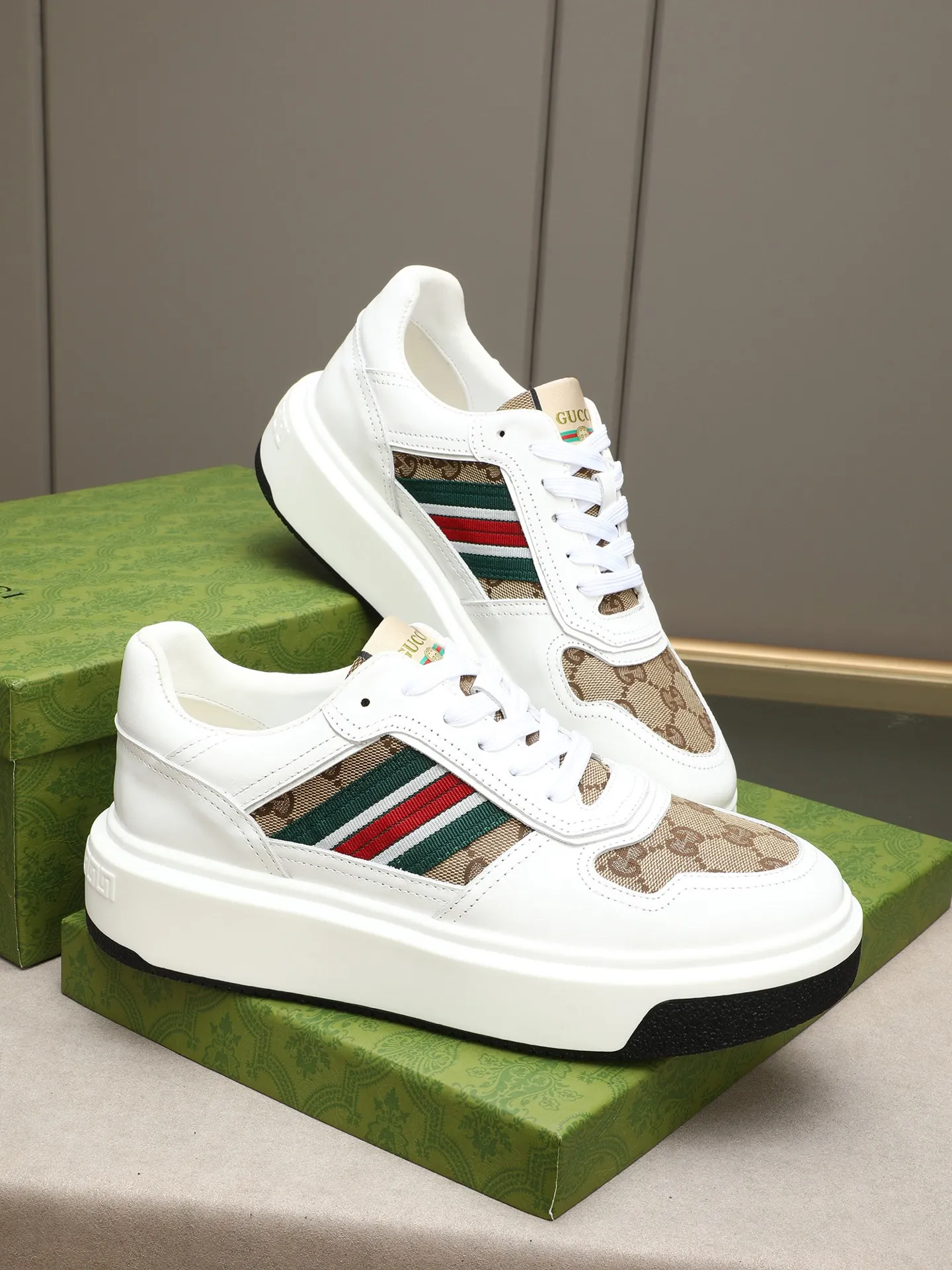 Men's shoes 💰480 New men's shoes GUCCI Fashion trend Made of first-layer calfskin ➕ washed sheep lining! The foot feels super comfortable and the workmanship is impeccable. Foam ultra-light outsole, size: 38-44 (45 customized) 3 colors to choose from!